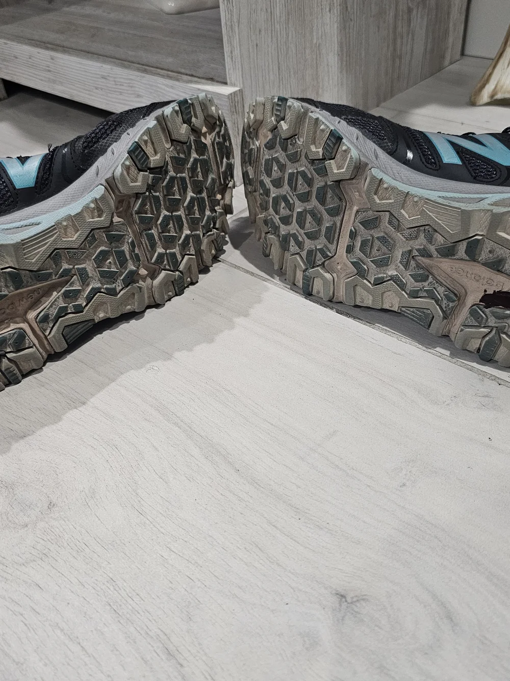 New Balance Women’s Black & Teal Trail Running Hiking Shoes Size 9